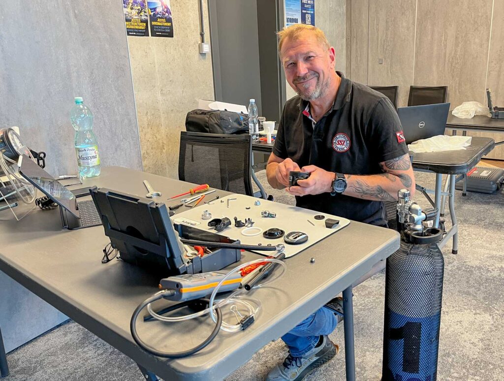 Kurs Specjalista Sprzętowy - SSI Equipment Techniques. Wiedza o sprzęcie nurkowym, jego naprawach i konserwacji.