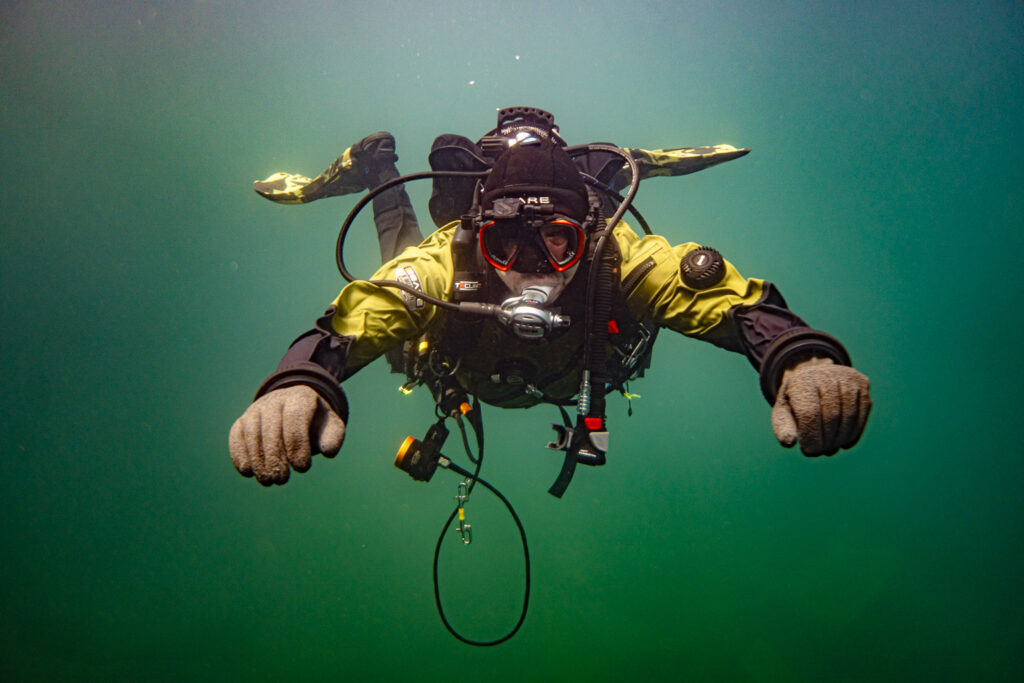 Kurs Nurkowania w Suchym Skafandrze - SSI Dry Suit Diving. Centrum Nurkowe Aquanautic. Zielona Góra.