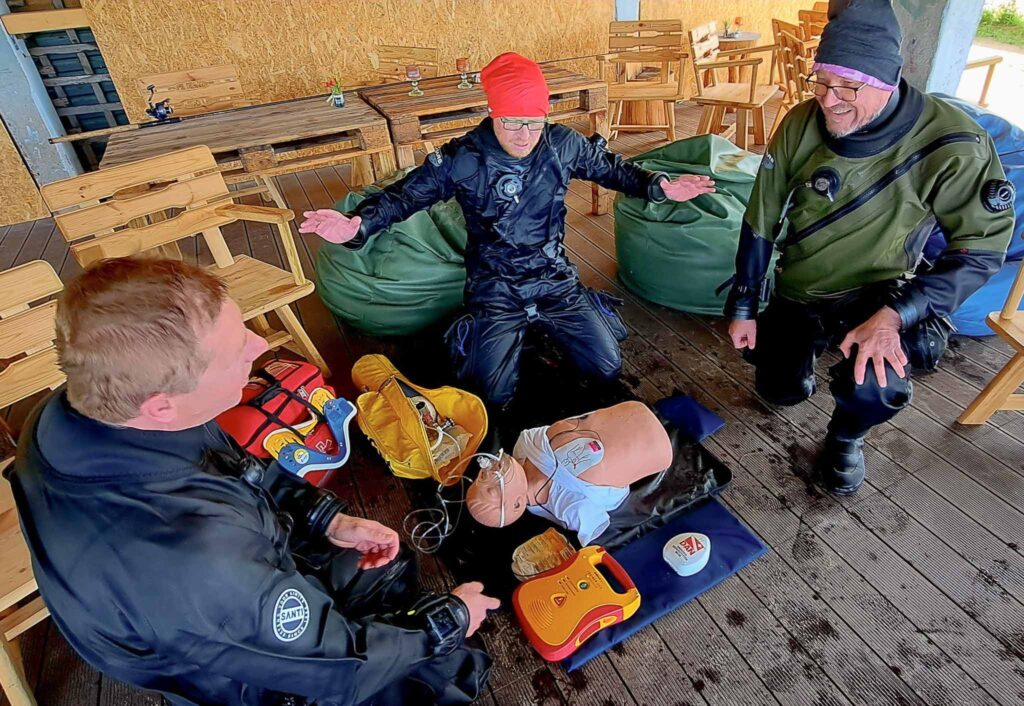 Kurs Pierwszej Pomocy dla Nurków - SSI React Right, z Centrum Nurkowym Aquanautic z Zielonej Góry