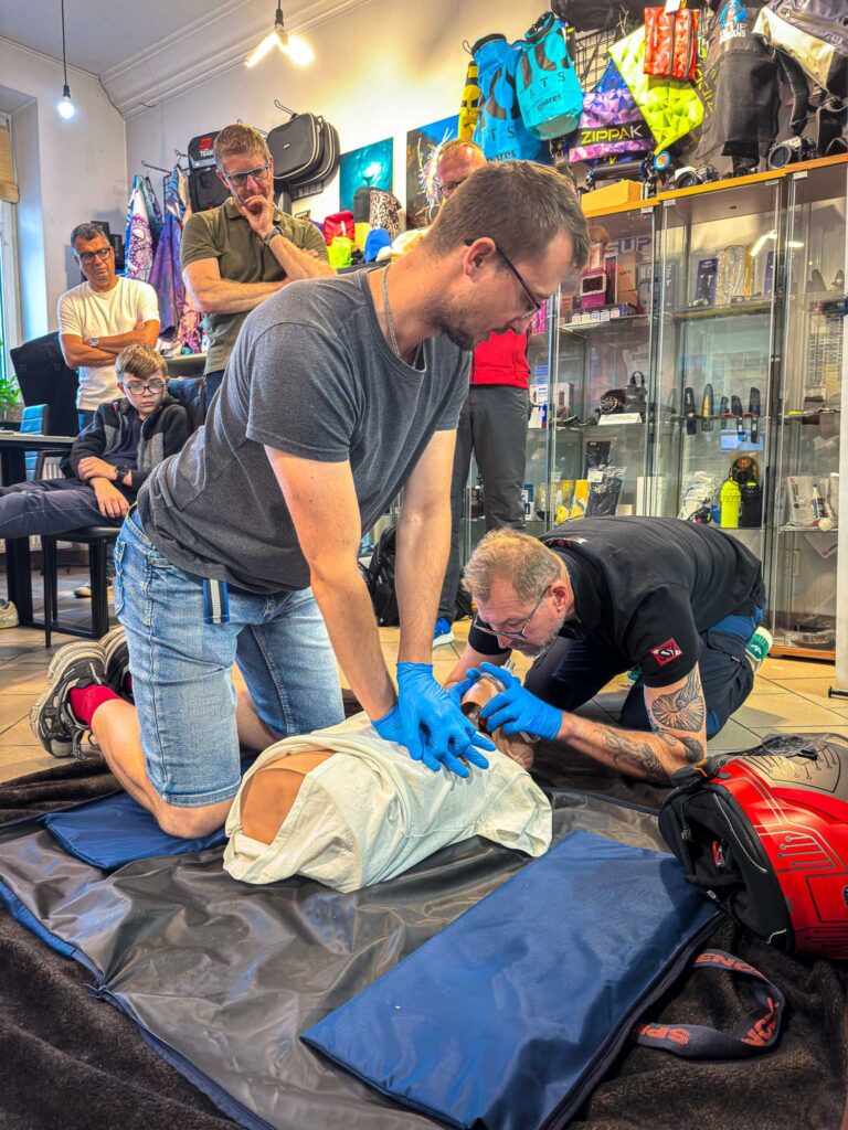 Kurs Pierwszej Pomocy Nurkowej SSI React Right w Centrum Nurkowym Aquanautic w Zielonej Górze.